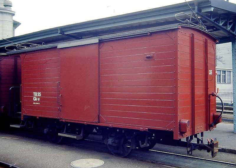 AB/TB - Gk-v 35 am 25.04.1993 in St.Gallen - Gedeckter Gterwagen 2-achsig mit 1 offenen Plattform - SWS - Baujahr 1930 - Gewicht 4,90t - Ladegewicht 10,00t - LP 6,75m - zulssige Geschwindigkeit 50 km/h - =1.4.1977 - Hinweis: 01/2008 an Dampftram Bern.
