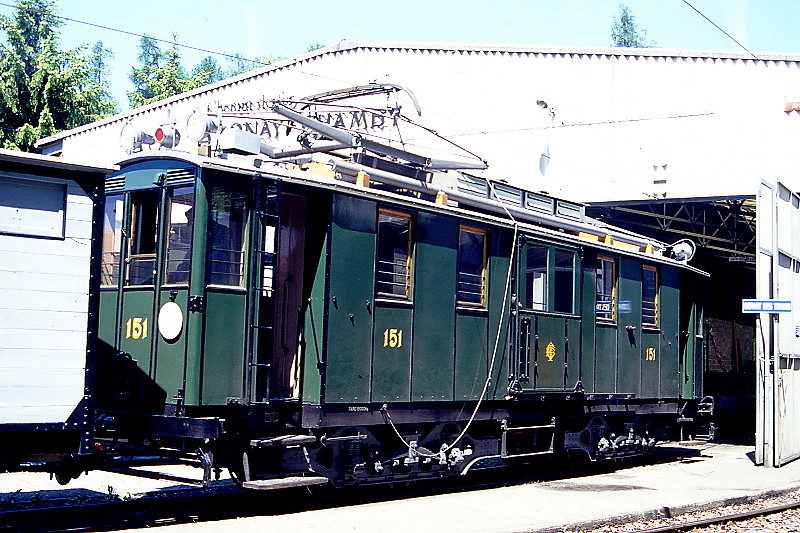 BC Museumsbahn - ex CGTE Fe 4/4 151 am 24.05.1999 in Chaulin - Gepcktriebwagen - Baujahr 1911 - SIG/S&H - 105 KW - Gewicht 19,00t - LP 11,60m - zulssige Geschwindigkeit 30 km/h - Lebenslauf: ex CGTE Fe 4/4 151 - 1972 an BC
