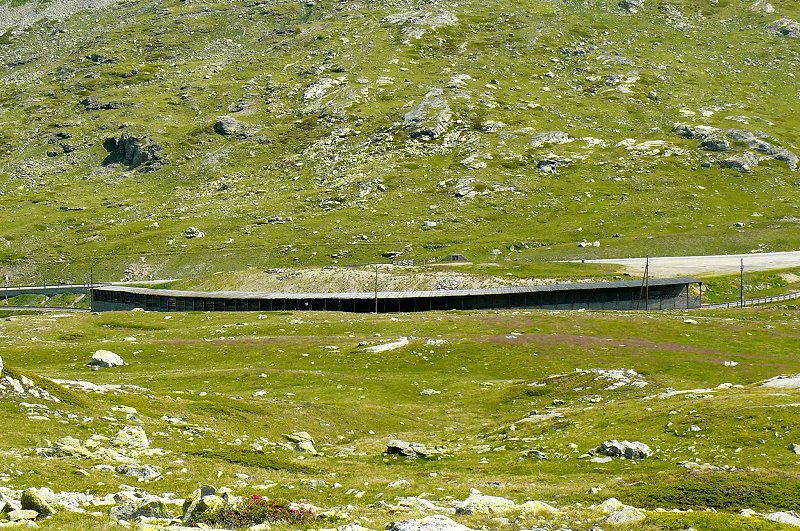 Galerie Arlas am 14.07.2013 am oberen Teil der Alp Arlas, Lnge 175,00m, unteres Portal bei km 19,883, Erbaut 1910