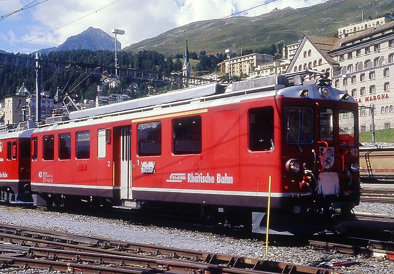 RhB - ABe 4/4 II 43 am 25.08.2008 in St.Moritz - Gleichstromtriebwagen Bernina - Baujahr 1964 - SWS/BBC/MFO/SAAS - 680 KW - Gewicht 41,00t - 1./2.Klasse Sitzpltze 12/24 - LP 16,54m - zulssige Geschwindigkeit 65 km/h - 3=03.02.2000 2=31.03.2006 - Logo RhB in deutsch. Hinweis: Die Triebfahrzeugserie bestand aus 9 Fahrzeugen mit den Nummern 41 bis 49 - Abbruch 15.12.2010
