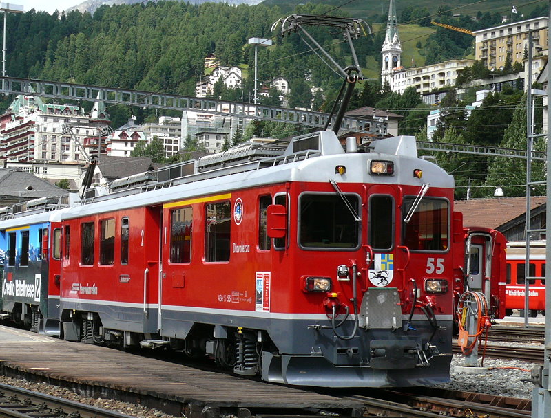 RhB - ABe 4/4 III 55  DIAVOLEZZA   am 25.07.2010 in St.Moritz - Drehstromtriebwagen Bernina - bernahme 11.08.1990 - SWA/SIG/ABB - 1016 KW - Gewicht 50,00t - 1./2.Klasse Sitzpltze 12/16 - LP 16,89m - zulssige Geschwindigkeit 65 km/h - 2=24.01.2002 - Logo RhB in italienisch. Hinweis: Die Triebfahrzeugserie besteht aus 6 Fahrzeugen mit den Nummern 51 bis 56
