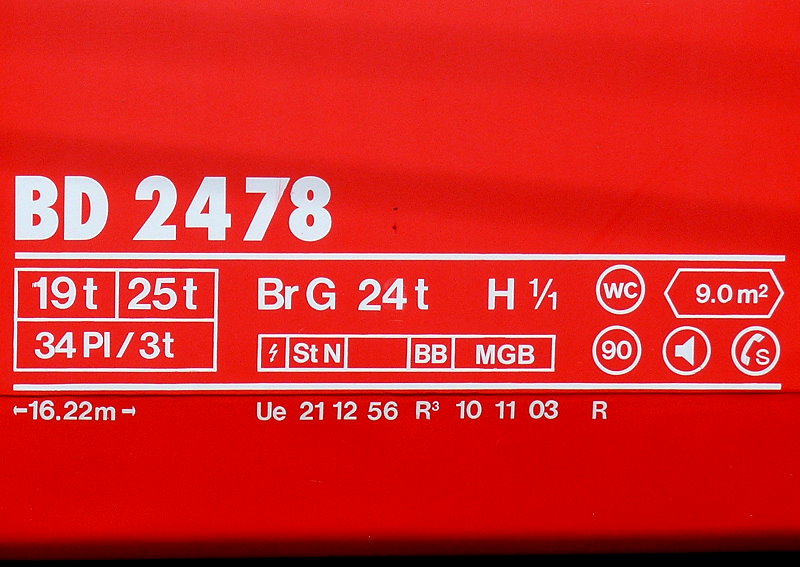 RhB - BD 2478 am 30.07.2010 in St.Moritz - 2.Klasse Personenwagen mit Gepckabteil fr Stammnetz und Berninabahn - Anschriftenfeld
