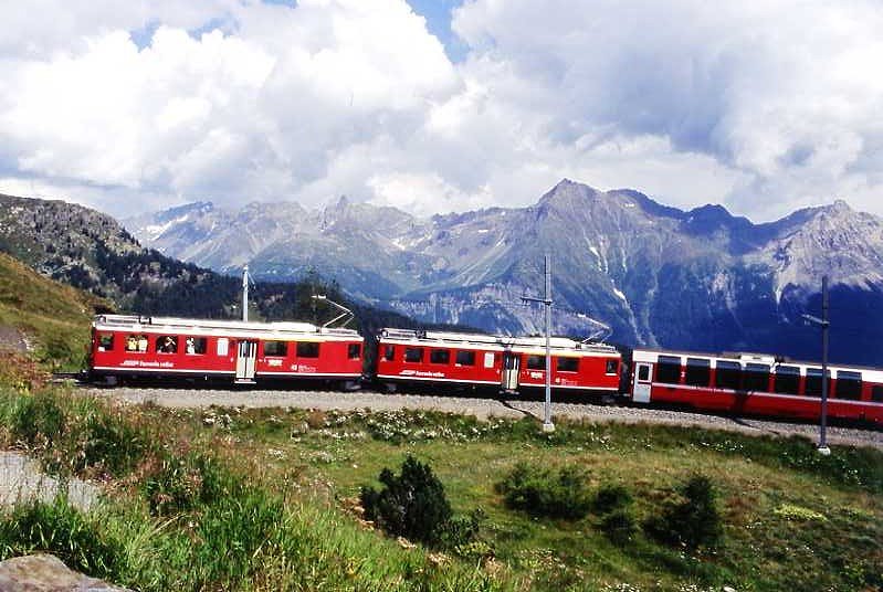 RhB - Bernina-Express 960 von Tirano nach Davos Dorf am 16.08.2009 Einfahrt Alp Grm mit Triebwagen ABe 4/4 II 42 + ABe 4/4 II 41 - Bp - Bp - Bp - Bp - Ap - Ap - Triebwagen 41 + 42 Abbruch 04.11.2010
