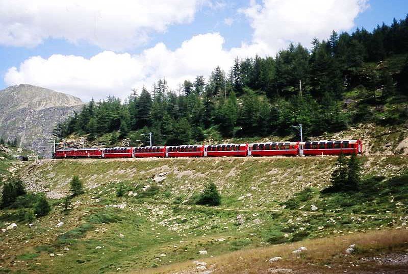 RhB - Bernina-Express 972 von Tirano nach St.Moritz am 16.08.2009 oberhalb Alp Grm mit Triebwagen ABe 4/4 II 46 + ABe 4/4 II 43 - Bp - Bp - Bp - Bp - Ap - Ap
