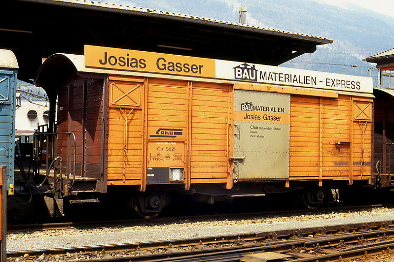 RhB - Gb 5021 am 13.05.1991 in Chur -  Gedeckter Gterwagen 2-achsig mit 1 offenen Plattform - Werbung: Josias Gasser - Baujahr 1963 - JMR - Gewicht 7,72t - Ladegewicht 15,00t - LP 9,14m - zulssige Geschwindigkeit 65 km/h - 2=12.07.1984 - Lebenslauf: ex K 5021 - 1969 Gb 5021 - 29.09.2006 P 10069
