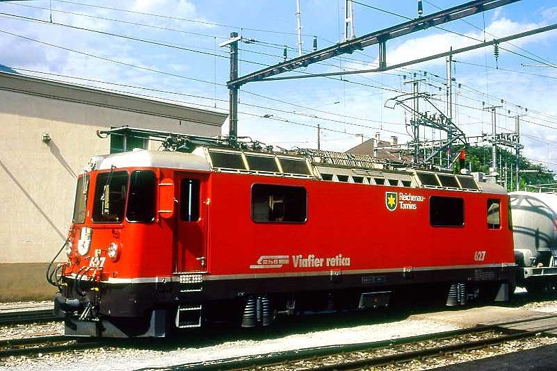 RhB - Ge 4/4 II 627  REICHENAU-TAMINS  am 06.09.1996 in Chur - Thyristor-Streckenlokomotive - bernahme 02.08.1984 - SLM5268/BBC - 1700 KW - Gewicht 50,00t - LP 12,74m - zulssige Geschwindigkeit 90 km/h - 2=08.11.1991 - Logo RhB rtoromanisch - Hinweis: 2008 eckige Schweinwerfer und Layout Graubnden
