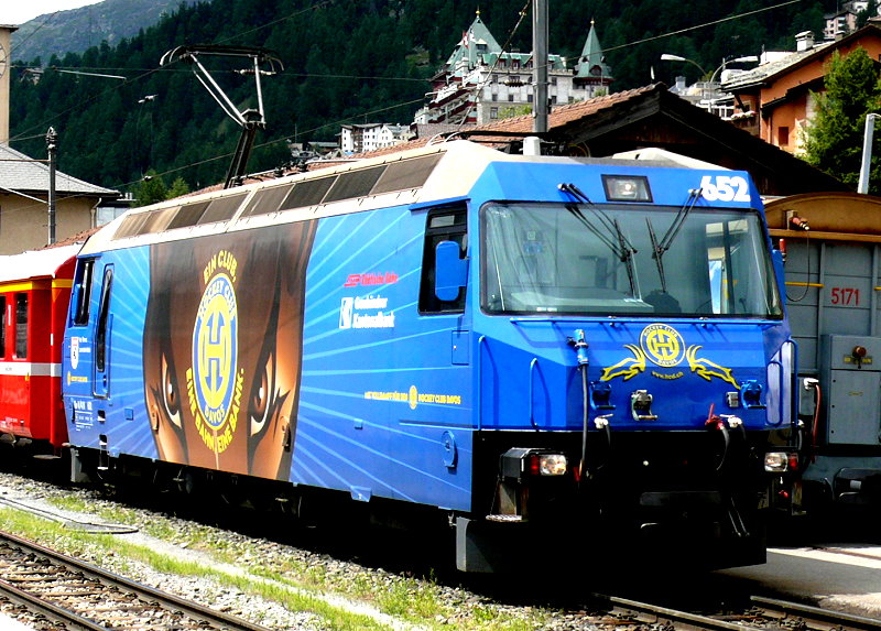 RhB - Ge 4/4 III 652  VAZ/OBERVAZ LENZERHEIDE-VALBELLA  am 26.07.2010 in S.Moritz - Drehstrom-Universallokomotive - bernahme 05.11.1999 - SLM/ABB - 3200 KW - Gewicht 62,00t - LP 16,00m - zulssige Geschwindigkeit 100 km/h - 2=17.07.2009 - Logo RhB deutsch - Werbung: HCD
