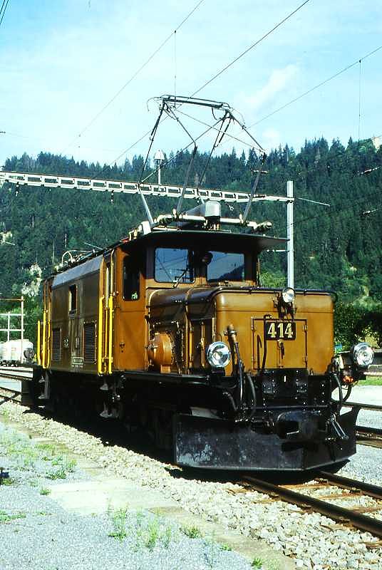 RhB - Ge 6/6 I 414 am 03.09.1997 in Rueun - Strecken-Stangenlokomotive - bernahme 25.06.1929 - SLM3297/BBC2967/MFO - 940 KW - Gewicht 66,00t - LP 13,30m - zulssige Geschwindigkeit 55 km/h - 3=12.05.1986 1=14.10.1994.
