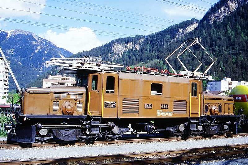 RhB - Ge 6/6 I 414 am 09.05.1999 in Thusis - Strecken-Stangenlokomotive - bernahme 25.06.1929 - SLM3297/BBC2967/MFO - 940 KW - Gewicht 66,00t - LP 13,30m - zulssige Geschwindigkeit 55 km/h - 3=12.05.1986 1=14.10.1994.
