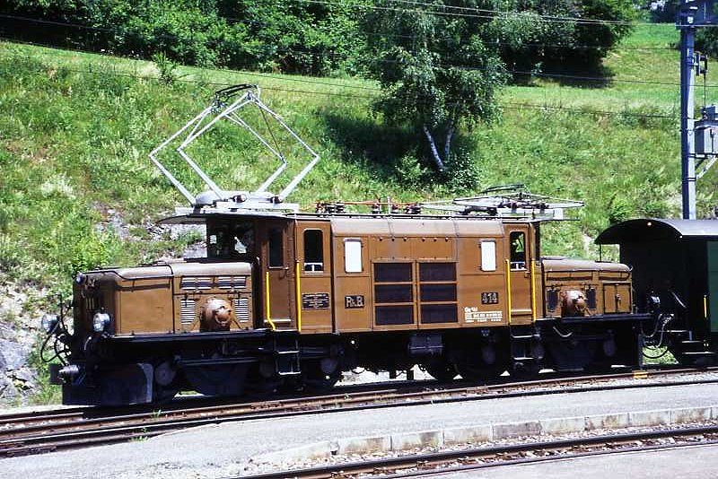 RhB - Ge 6/6 I 414 am 04.07.1999 in Filisur - Strecken-Stangenlokomotive - bernahme 25.06.1929 - SLM3297/BBC2967/MFO - 940 KW - Gewicht 66,00t - LP 13,30m - zulssige Geschwindigkeit 55 km/h - 3=12.05.1986 1=14.10.1994.
