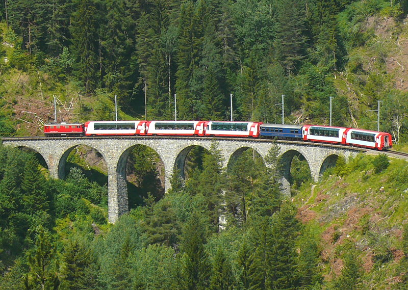 RhB - GLACIER-EXPRESS 911 von Davos Platz nach Zermatt am 15.07.2013 auf Schmittentobel-Viadukt mit E-Lok Ge 4//4 I 603 - Bp - Bp - Bp - WR - Ap - Ap
