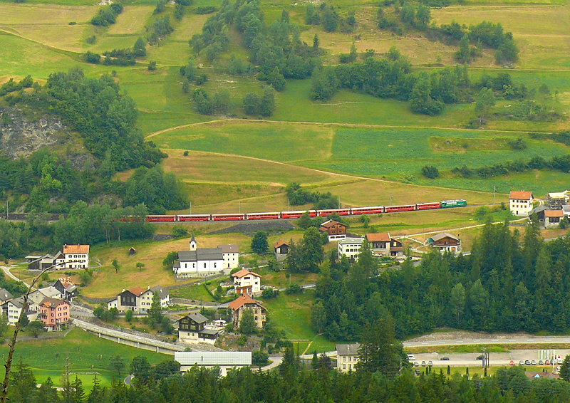 RhB - Regio-Express 1129 von Chur nach St.Moritz am 17.07.2013 bei Alvaneu mit E-Lok Ge 4/4 III 647 - D - B - B - B - A - A - B - B - B - A
