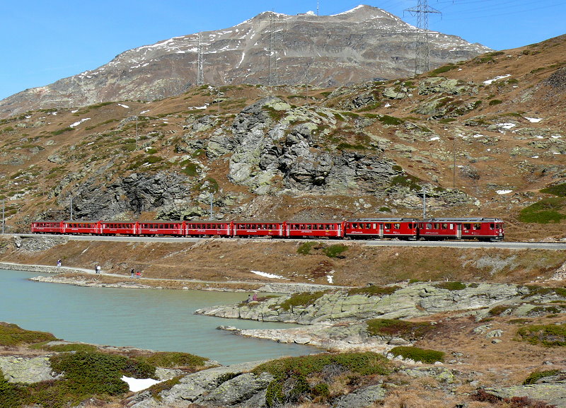 RhB - Regionalzug 1627 von St.Moritz nach Tirano am 12.10.2008 am Lago Bianco mit Triebwagen ABe 4/4 II 42 + ABe 4/4 II 41 - B - B - B - B - B - A - B
