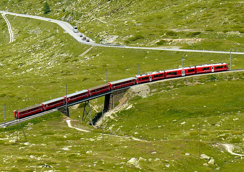 RhB - Regionalzug 1637 von St.Moritz nach Tirano am 14.07.2013 auf Oberer Berninabachbrcke mit Zweisystem-Triebwagen ABe 8/12 3504 (ABe 4/4 351.04 - Bi 356.04 - ABe 4/4 350.04) - B 541.03 - B 2458 - B 541.05 - AB 1543 - BD 2473.
