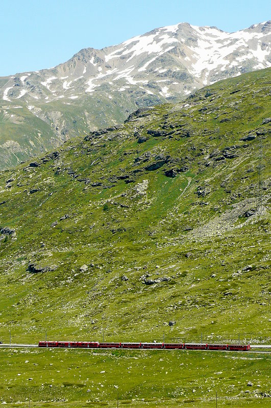 RhB - Regionalzug 1644 von Tirano nach St.Moritz am 14.07.2013 bei Alp Arlas mit Zweisystem-Triebwagen ABe 8/12 3504 (ABe 4/4 351.04 - Bi 356.04 - ABe 4/4 350.04) - BD 2473 - AB 1543 - B 541.05 - B 2458 - B 541.03 - B 2451 - B 2310
