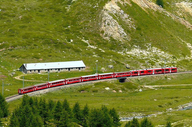 RhB - Regionalzug 1644 von Tirano nach St.Moritz am 14.07.2013 bei Alp Bondo mit Zweisystem-Triebwagen ABe 8/12 3504 (ABe 4/4 351.04 - Bi 356.04 - ABe 4/4 350.04) - BD 2473 - AB 1543 - B 541.05 - B 2458 - B 541.03 - B 2451 - B 2310
