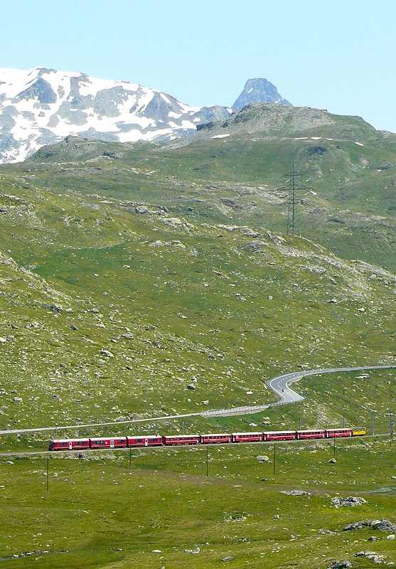 RhB - Regionalzug 1648 von Tirano nach St.Moritz am 14.07.2013 bei Lago Nero mit Zweisystem-Triebwagen ABe 8/12 3505 (ABe 4/4 351.05 - Bi 356.05 - ABe 4/4 350.05) - BD 2474 - AB 1546 - B 2312 - B 541.04 - B 2457 - B 2459 - B 2095
