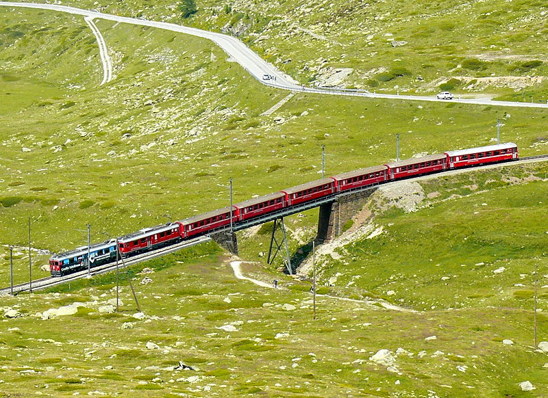 RhB - Regionalzug 1652 von Tirano nach St.Moritz am 14.07.2013 auf Oberer Berninabachbrcke mit Triebwagen ABe 4/4 III 53 - ABe 4/4 III 54 - BD 2472 - AB 1545 - B 2313 - B 2452 - B 2311 - B 541.01
