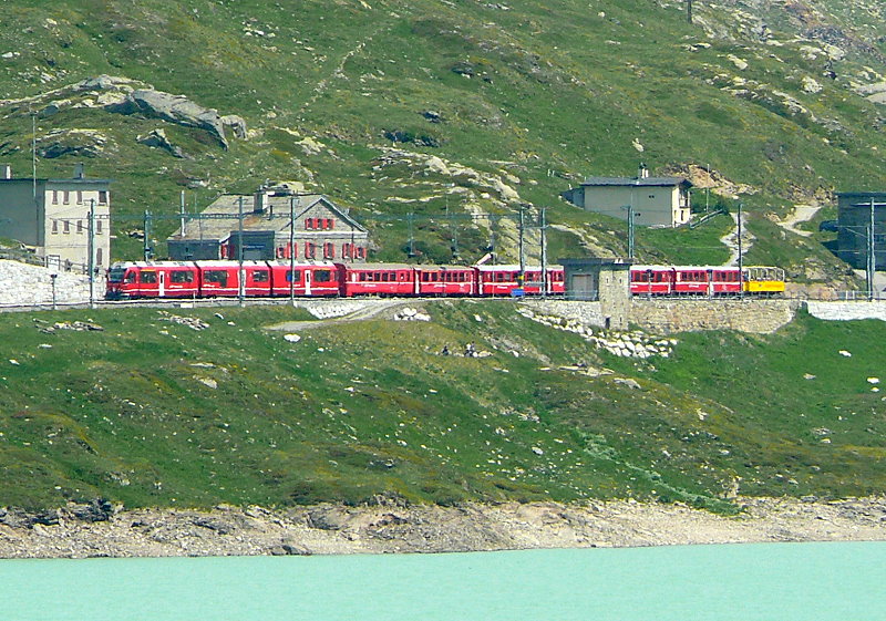 RhB - Regionalzug 1656 von Tirano nach St.Moritz am 14.07.2013 in Ospizio Bernina mit Zweisystem-Triebwagen ABe 8/12 3501 (ABe 4/4 351.01 - Bi 356.01 - ABe 4/4 350.01) - BD 2475 - AB 1542 - B 541.08 - B 2456 - B 541.02 - WS 3921 - B 20987
