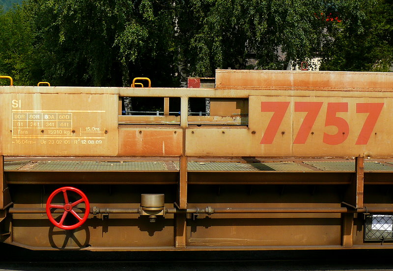 RhB - Sl 7757 am 13.07.2013 in Untervaz - Tragwagen fr ACTS-Container 4-achsig mit 1 offenen Plattform - bernahme 23.02.2001 - JMR - Anschriftenfeld
