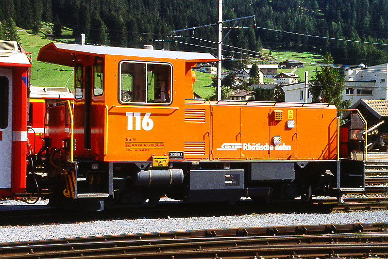 RhB - Tm 2/2 116 am 21.08.2008 in Davos Platz - Diesel-Rangier-Traktor - bernahme 25.09.2006 - Schma/Cummins - 336KW - Fahrzeuggewicht 25,00t - LP 7,80m - zulssige Geschwindigkeit 16/32/50/60geschleppt km/h - Logo in deutsch
