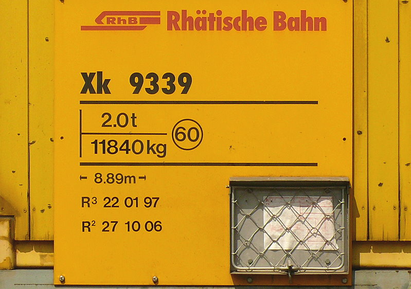RhB - Xk 9339 am 18.07.2013 in Surava - Werkstattwagen 2-achsig - Anschriftenfeld
