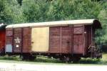 RhB - Xk 9307 I am 05.09.1993 in Rothenbrunnen - Gedeckter Dienstwagen (Werkzeugwagen BM 3) 2-achsig mit 1 offenen Plattform - Baujahr 1903 - Basel - Gewicht 7,54t - Zuladung 12,50t - LP 8,49m -