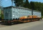 RhB - Sl 7766 am 13.07.2013 in Untervaz - Tragwagen fr ACTS-Container 4-achsig mit 1 offenen Plattform - Baujahr 2001 bernahme 14.06.2001 - JMR - Gewicht 15,89t - Zuladung 44,00t - LP 16,04m -