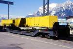 RhB - Sbk-v 7710 am 27.02.2000 in Landquart Ried - Tiefladewagen mit Post-Container 4-achsig mit 1 offenen Plattform - bernahme 03.06.1999 - JMR - Gewicht 14,36t - Zuladung 24,00t - LP 15,94m -