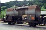 RhB - Uhk-v 8104 I am 06.06.1992 in Scuol - Zisternenwagen Kesselwagen fr Mineralltransporte 2-achsig mit 1 offenen Plattform - Baujahr 1953 - JMR - Gewicht 9,57t - Zisterne 20.000l - Zuladung