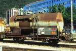 RhB - Uhk-v 8106 I am 27.06.1995 in Chur - Zisternenwagen Kesselwagen fr Mineralltransporte 2-achsig mit 1 offenen Plattform - Baujahr 1953 - JMR - Gewicht 9,50t - Zisterne 20.000l - Zuladung 14,50t
