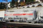 RhB - Uace 7999 am 23.10.1998 in St.Moritz - Zementsilowagen 4-achsig mit 1 offenen Plattform - bernahme 20.09.1991- JMR/Stag - Gewicht 16,82t - Zuladung 36,00t - LP 12,54m - zulssige