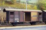 RhB - Gbk-v 5606 am 02.10.1990 in Filisur - Gedeckter Gterwagen 2-achsig mit 1 offenen Plattform - Baujahr 1913 - Reichsh/Gestle - Gewicht 7,62t - Zuladung 12,50t - LP 8,49m - zulssige
