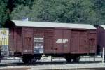 RhB - Gbk 5619 am 10.06.1993 in Klosters - Gedeckter Gterwagen 2-achsig mit 1 offenen Plattform PAPIERLAGER PONTRESINA - Baujahr 1929 - SIG - Gewicht 7,30t - Zuladung 12,50t - LP 8,57m - zulssige