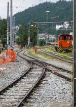 Blick Richtung Westen in St.Moritz am 20.07.2014 vom Bernina-Bahnsteig. Umbauphase mit einziger Umfahrungsmglichkeit einer Zugkompo.