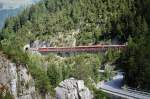 RhB - Regio-Express 1144 von St.Moritz nach Chur am 21.08.2008 auf Lehnenviadukt kurz vor Muot mit E-Lok Ge 4/4 III 650 - B 2451 - B 2457 - A 1236 - A 1238 - B 2391 - B 2437 - B 2359 - D 4214 - Sbkv