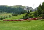 RhB - Regio-Express 1133 von Chur nach St.Moritz am 28.07.2010 auf mittlerer Schleife oberhalb Bergn mit Ge 4/4 II 616 - BD 2478 - B 2383 - B 2382 - B 2377 - A 1266 - A 1281 - B - B - Haikv  