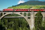 RhB - IR 1140 von St.Moritz nach Chur am 16.07.2016 auf Soliser Viadukt mit E-Lok Ge 4/4 III 651 - A - A - …

