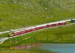 RhB - Regionalzug 1625 von St.Moritz nach Tirano am 14.07.2013 am Lago Pitschen mit Zweisystem-Triebwagen ABe 8/12 3502 (ABe 4/4 35.002 - Bi 35.602 - ABe 4/4 35.102) - WS 3921 - B 541.02 - B 2456 - B