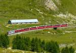 RhB - Bernina-Express 973 von St.Moritz nach Tirano am 14.07.2013 bei Alp Bondo mit Triebwagen ABe 4/4 III 51 - ABe 4/4 III 52 - Ap 1292 - Api 1304 - Bps 2512 - Bp 2525 -Bp 2502 - Bp 2526  