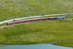 RhB - Bernina-Express 973 von St.Moritz nach Tirano am 14.07.2013 am Lago Pitschen mit Triebwagen ABe 4/4 III 51 - ABe 4/4 III 52 - Ap 1292 - Api 1304 - Bps 2512 - Bp 2525 -Bp 2502 - Bp 2526  