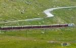RhB - Bernina-Express 973 von St.Moritz nach Tirano am 14.07.2013 am Lago Pitschen mit Triebwagen ABe 4/4 III 51 - ABe 4/4 III 52 - Ap 1292 - Api 1304 - Bps 2512 - Bp 2525 -Bp 2502 - Bp 2526  