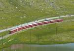 RhB - Regionalzug 1644 von Tirano nach St.Moritz am 14.07.2013 bei Lago Pitschen mit Zweisystem-Triebwagen ABe 8/12 3504 (ABe 4/4 351.04 - Bi 356.04 - ABe 4/4 350.04) - BD 2473 - AB 1543 - B 541.05 -