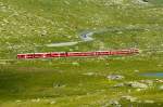 RhB - Regionalzug 1656 von Tirano nach St.Moritz am 14.07.2013 am Lago Nero mit Zweisystem-Triebwagen ABe 8/12 3501 (ABe 4/4 351.01 - Bi 356.01 - ABe 4/4 350.01) - BD 2475 - AB 1542 - B 541.08 - B