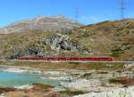 RhB - Regionalzug 1638 von Tirano nach St.Moritz am 03.10.2009 am Lago Bianco mit Zweikraftlok Gem 4/4 802 +6 ABe 4/4 II 44 - BD - AB - B - B - A 1274 - A 1275  